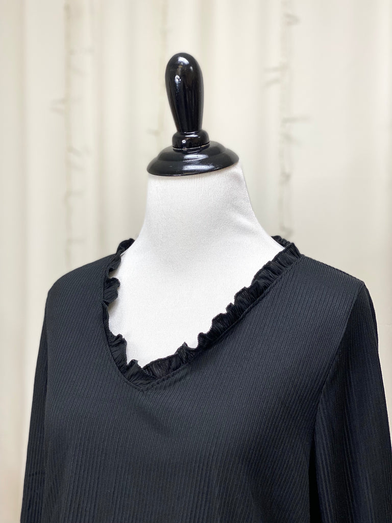 Long Sleeve Lettuce Hem V-Neck - Black & Ivory